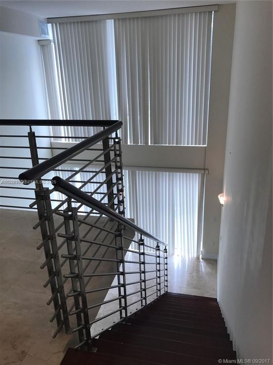 For Rent: $3,100 (1 beds, 1 baths, 1056 Square Feet)