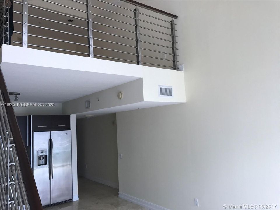 For Rent: $3,100 (1 beds, 1 baths, 1056 Square Feet)