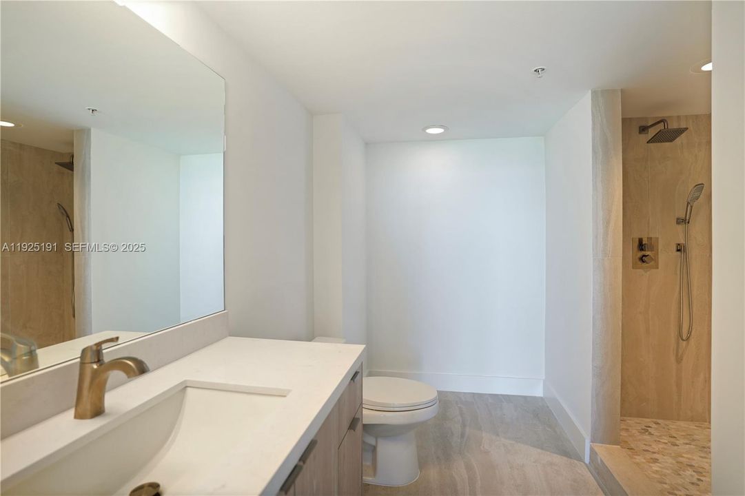 For Rent: $4,995 (2 beds, 2 baths, 1078 Square Feet)