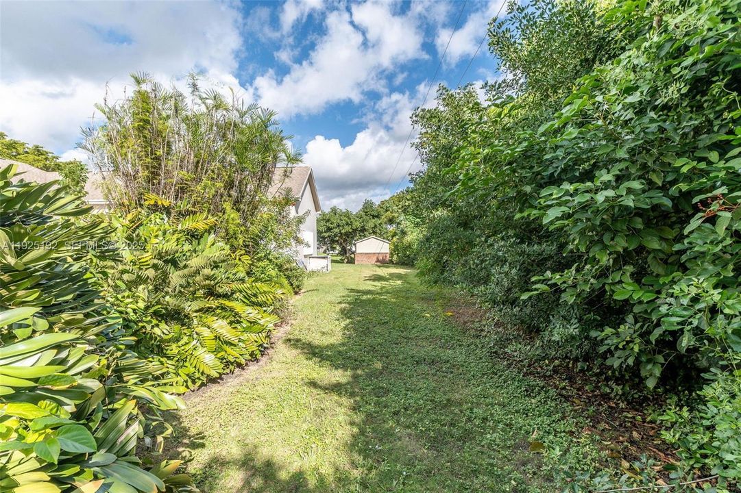 For Sale: $1,200,000 (4 beds, 3 baths, 3350 Square Feet)