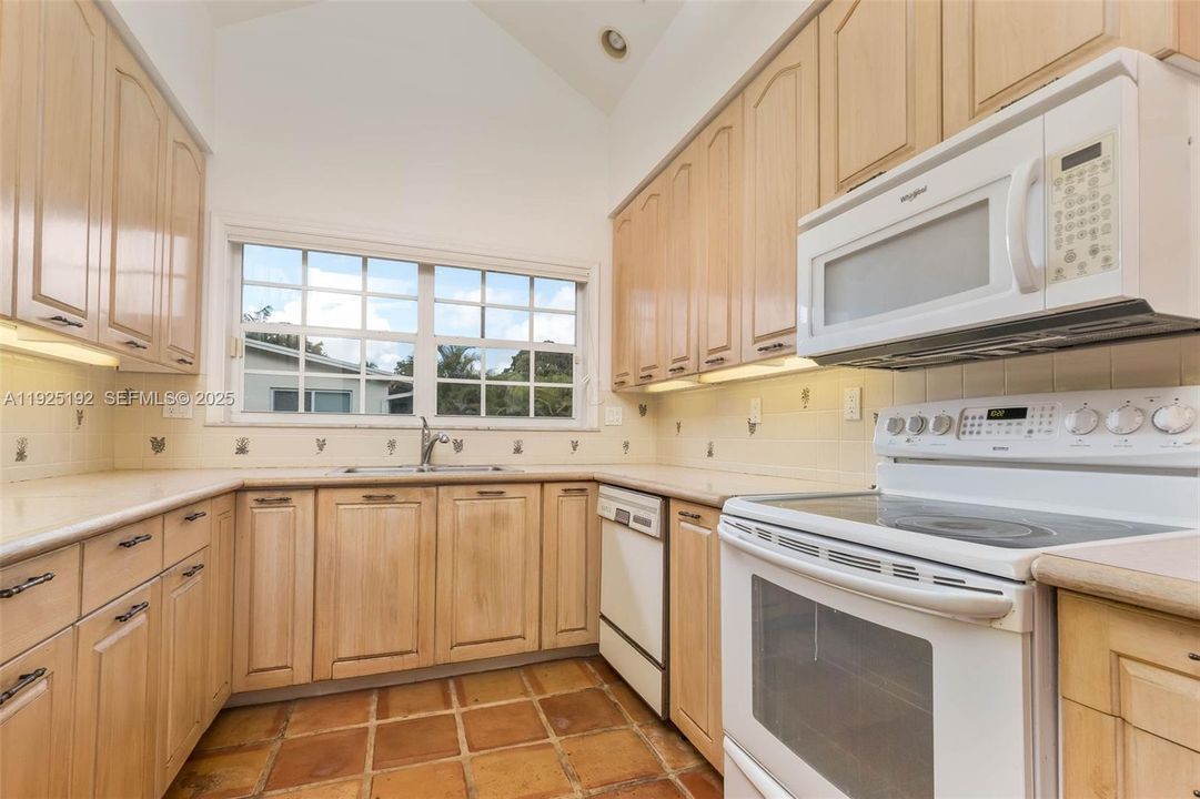 For Sale: $1,200,000 (4 beds, 3 baths, 3350 Square Feet)