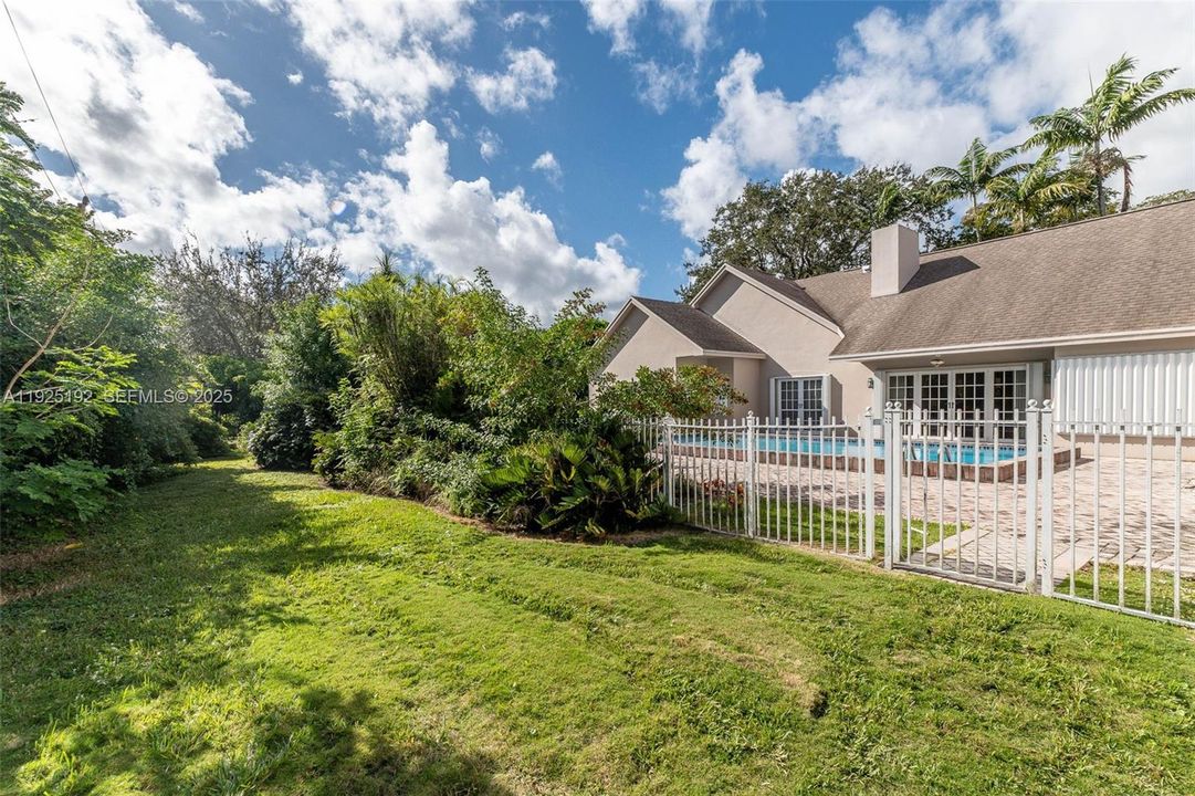 For Sale: $1,200,000 (4 beds, 3 baths, 3350 Square Feet)