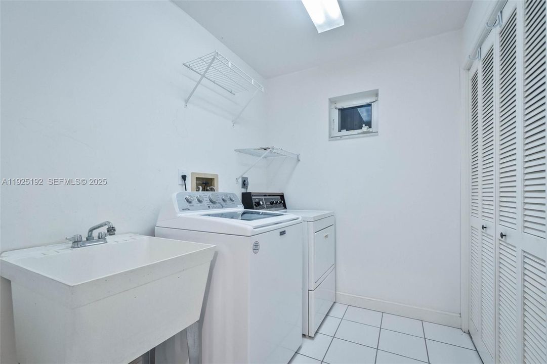 For Sale: $1,200,000 (4 beds, 3 baths, 3350 Square Feet)