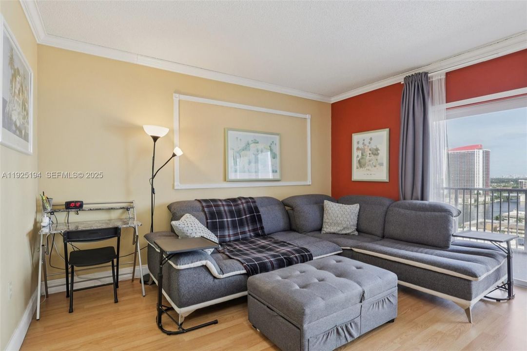 待售: $239,900 (0 贝兹, 1 浴室, 545 平方英尺)