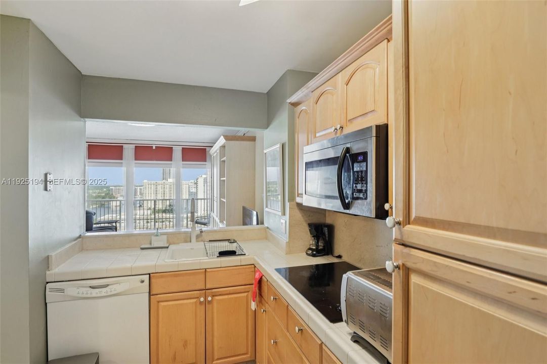 待售: $239,900 (0 贝兹, 1 浴室, 545 平方英尺)