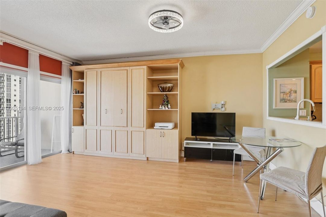 待售: $239,900 (0 贝兹, 1 浴室, 545 平方英尺)