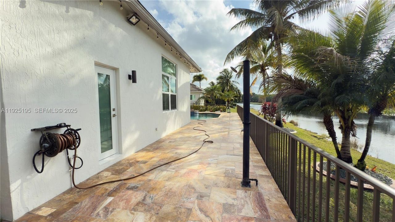 出租: $8,500 (4 贝兹, 3 浴室, 3004 平方英尺)