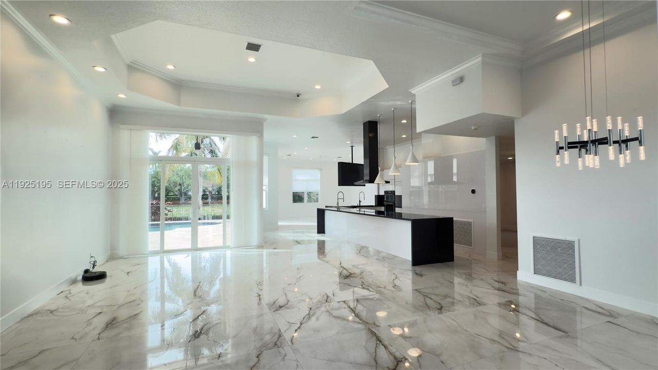 出租: $8,500 (4 贝兹, 3 浴室, 3004 平方英尺)