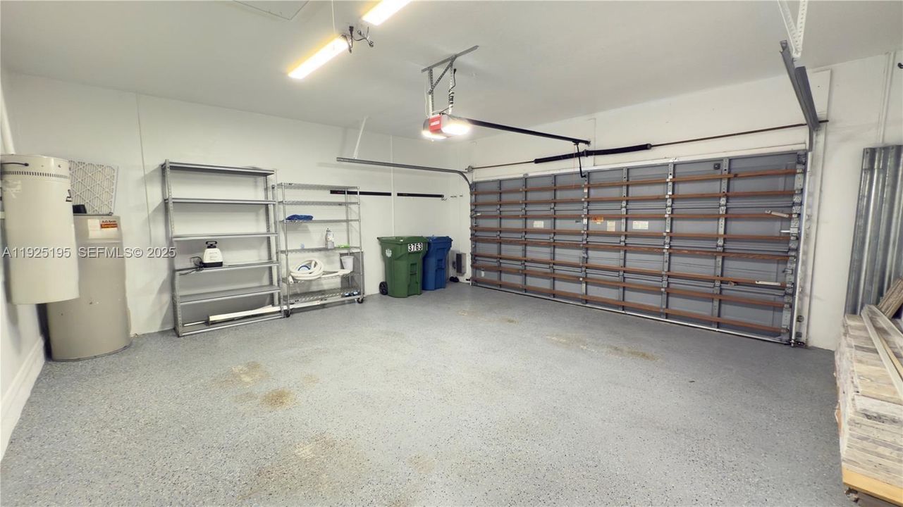 出租: $8,500 (4 贝兹, 3 浴室, 3004 平方英尺)