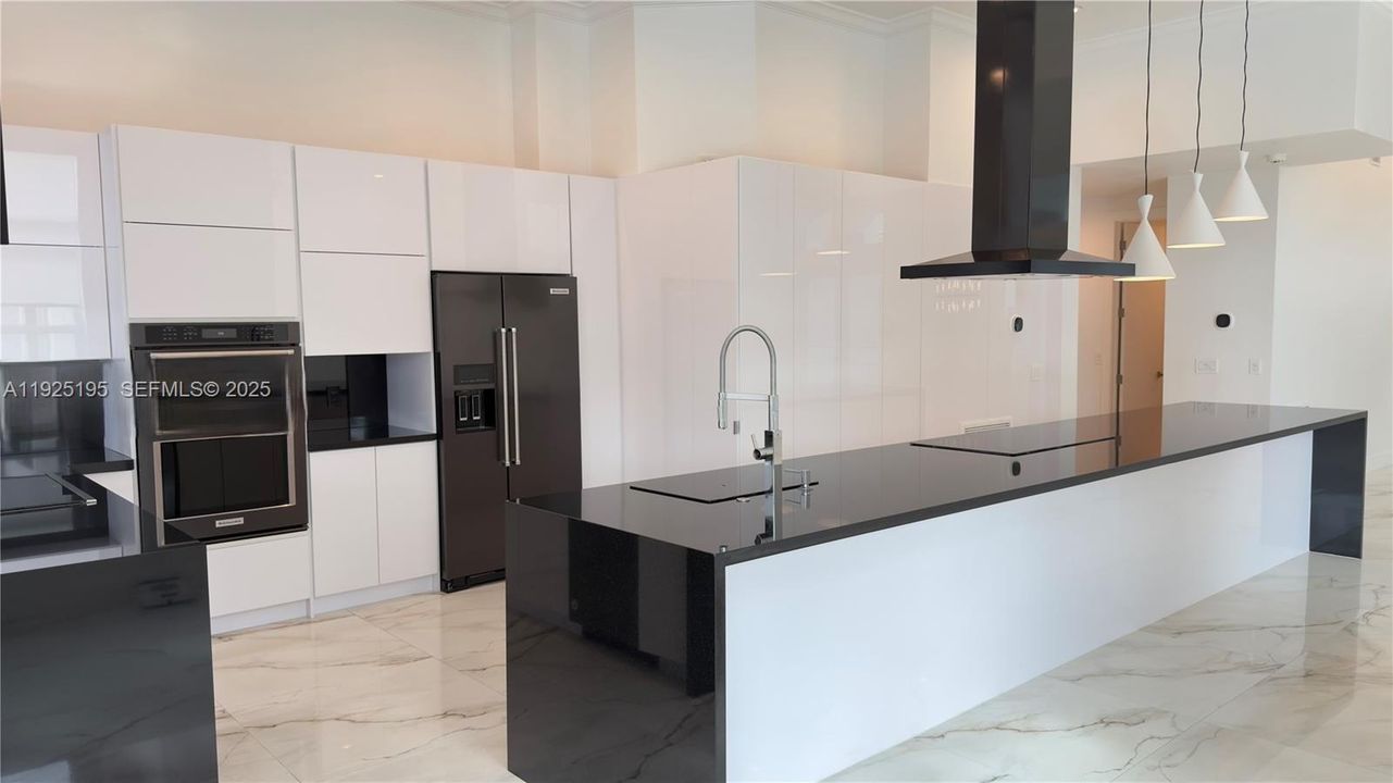 出租: $8,500 (4 贝兹, 3 浴室, 3004 平方英尺)