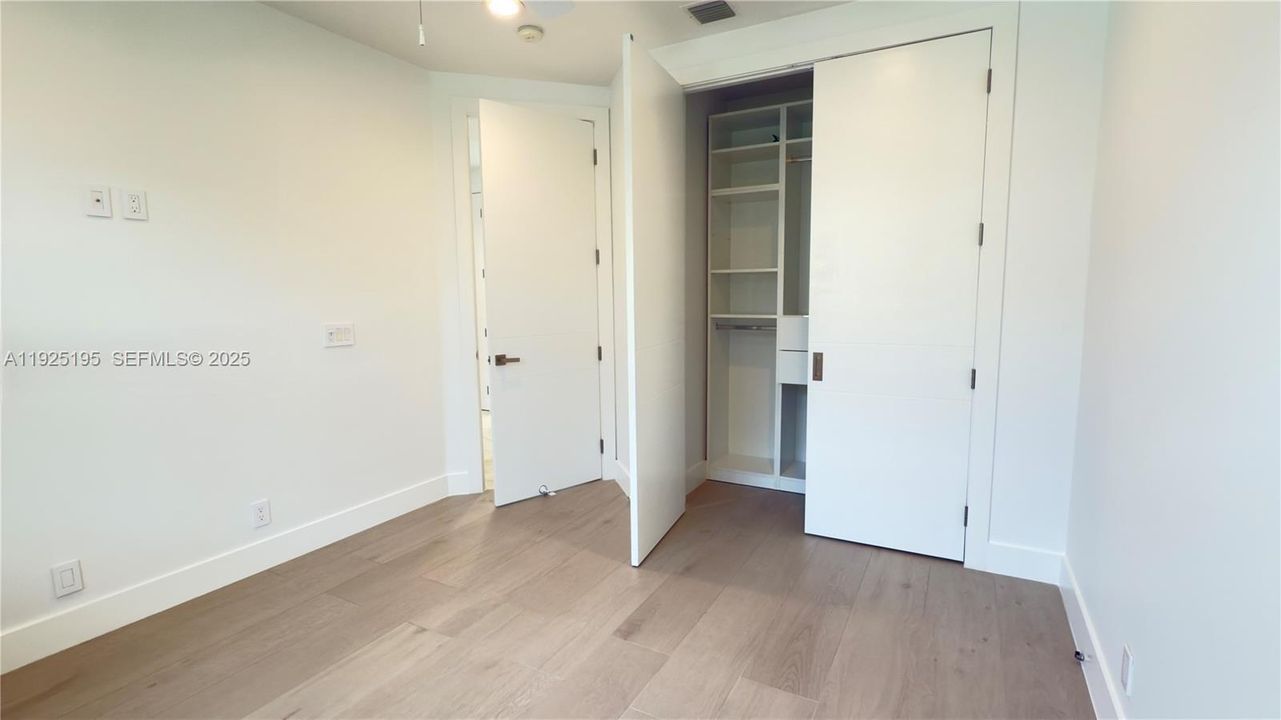 出租: $8,500 (4 贝兹, 3 浴室, 3004 平方英尺)