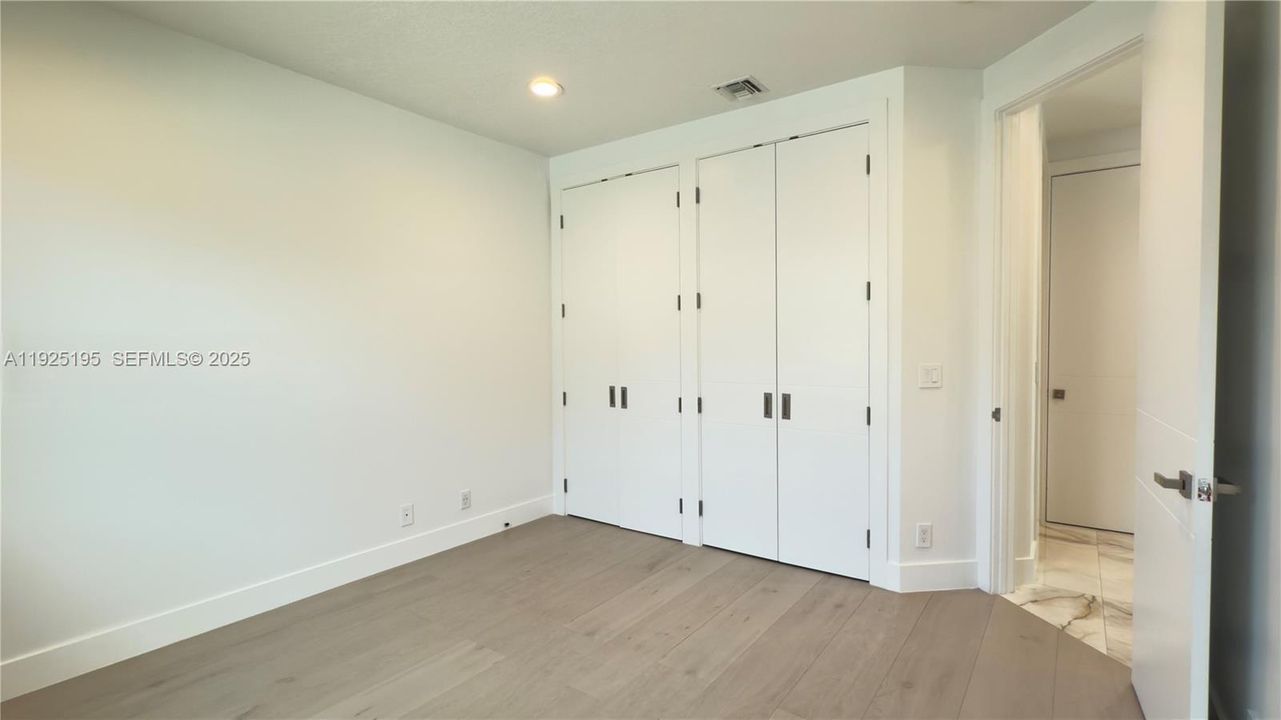 出租: $8,500 (4 贝兹, 3 浴室, 3004 平方英尺)