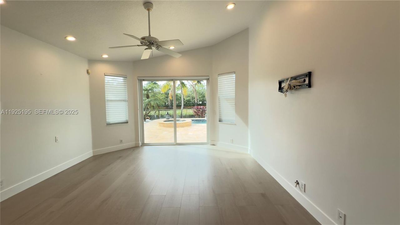 出租: $8,500 (4 贝兹, 3 浴室, 3004 平方英尺)