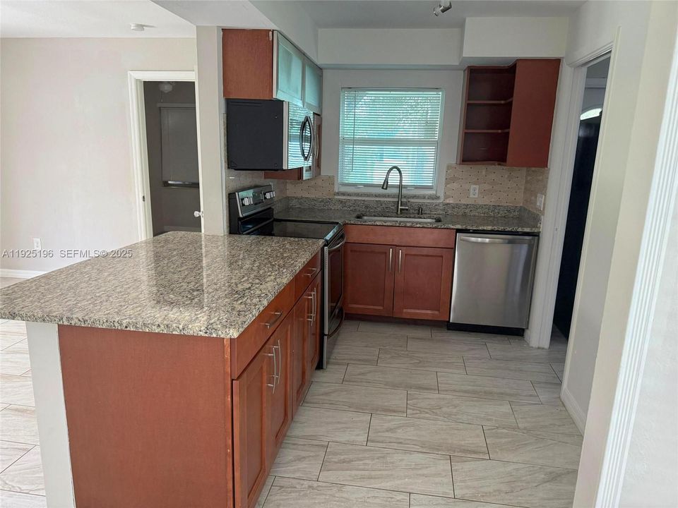 В аренду: $1,700 (3 спален, 2 ванн, 1489 Квадратных фут)