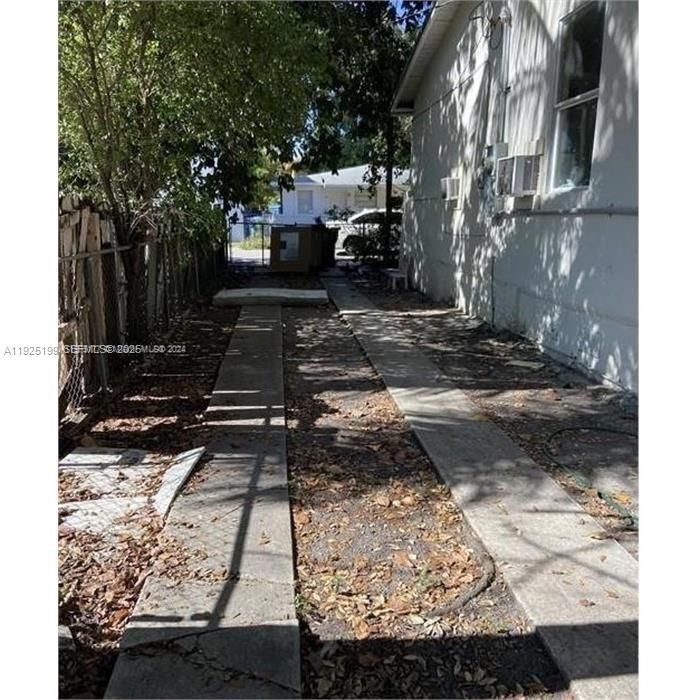 For Rent: $2,650 (4 beds, 1 baths, 1048 Square Feet)