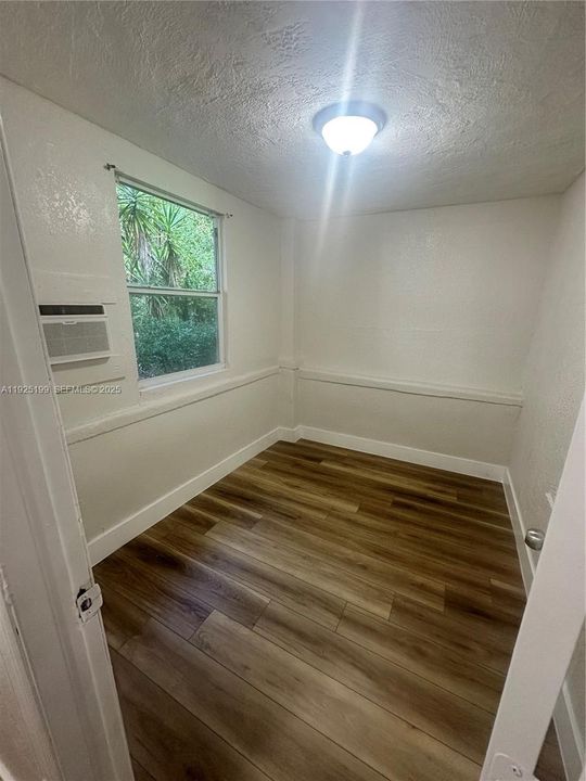 For Rent: $2,650 (4 beds, 1 baths, 1048 Square Feet)