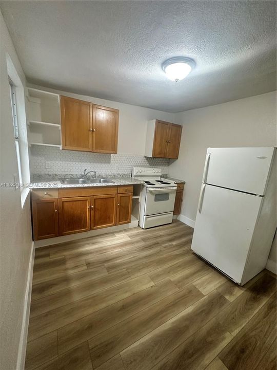 For Rent: $2,650 (4 beds, 1 baths, 1048 Square Feet)