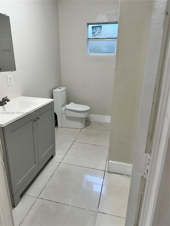 For Rent: $2,650 (4 beds, 1 baths, 1048 Square Feet)