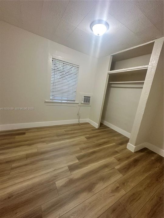 For Rent: $2,650 (4 beds, 1 baths, 1048 Square Feet)