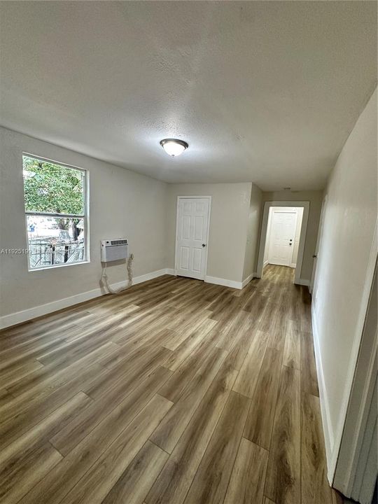For Rent: $2,650 (4 beds, 1 baths, 1048 Square Feet)