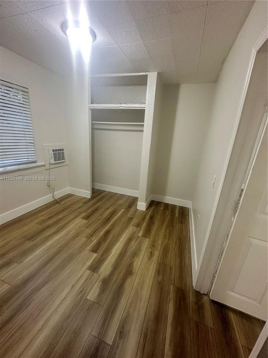 For Rent: $2,650 (4 beds, 1 baths, 1048 Square Feet)