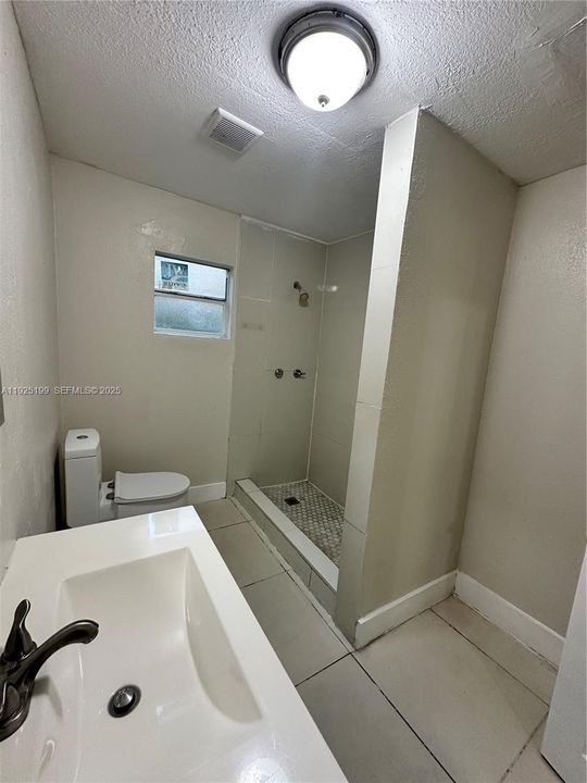For Rent: $2,650 (4 beds, 1 baths, 1048 Square Feet)