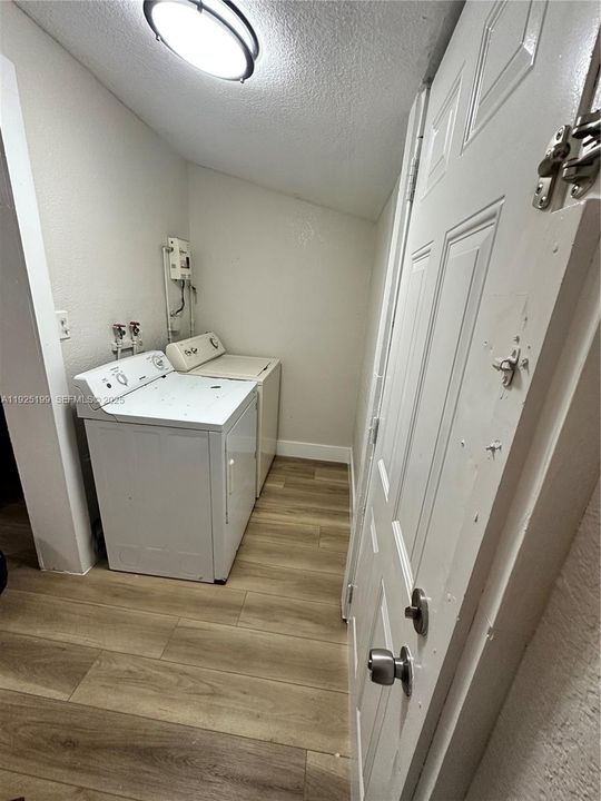 For Rent: $2,650 (4 beds, 1 baths, 1048 Square Feet)