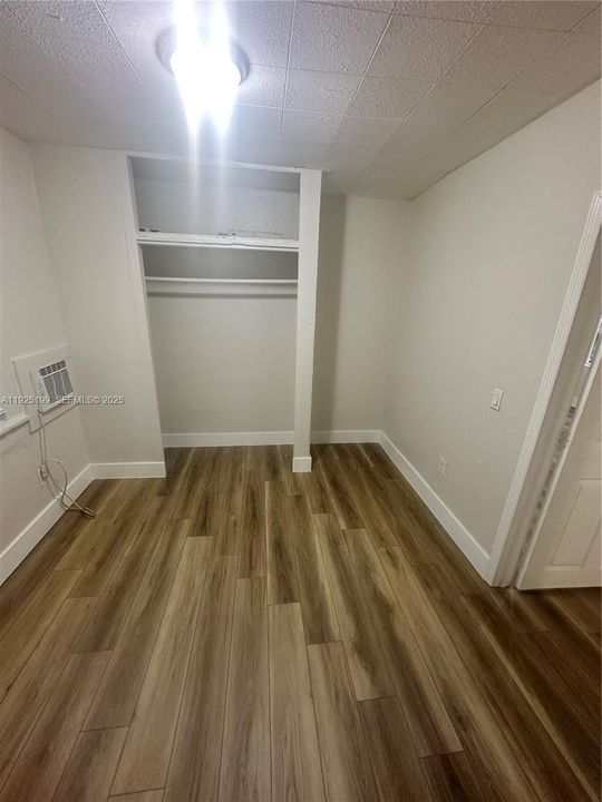 For Rent: $2,650 (4 beds, 1 baths, 1048 Square Feet)