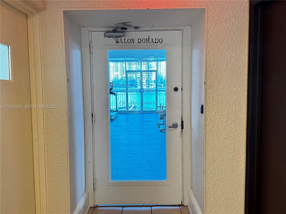 待售: $192,000 (1 贝兹, 1 浴室, 1005 平方英尺)