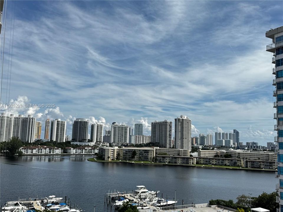 待售: $192,000 (1 贝兹, 1 浴室, 1005 平方英尺)