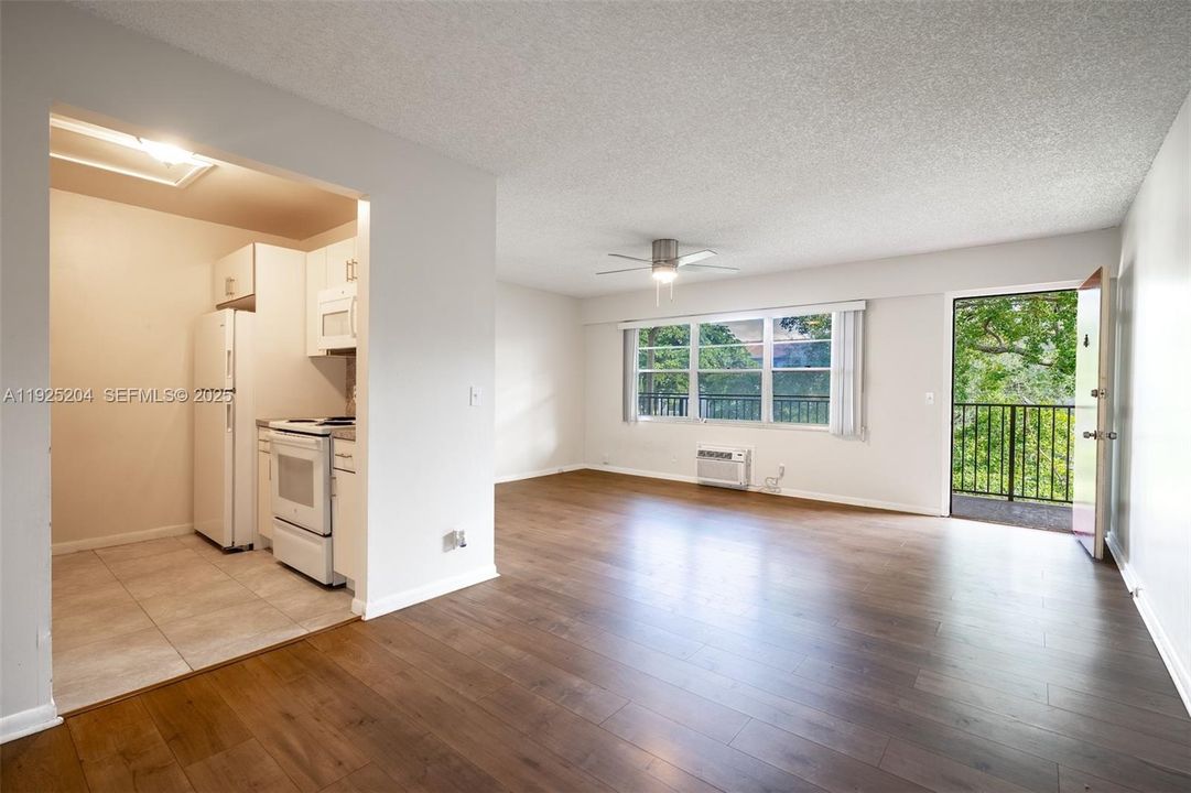 В аренду: $1,695 (1 спален, 1 ванн, 811 Квадратных фут)