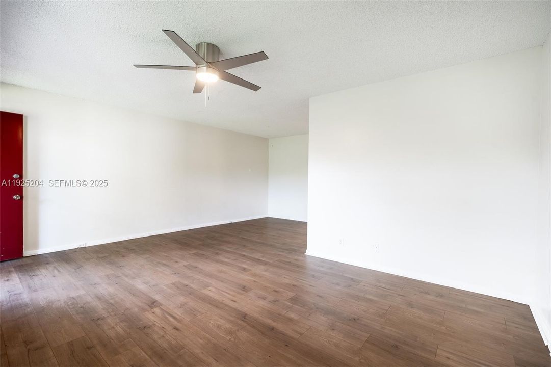 В аренду: $1,695 (1 спален, 1 ванн, 811 Квадратных фут)