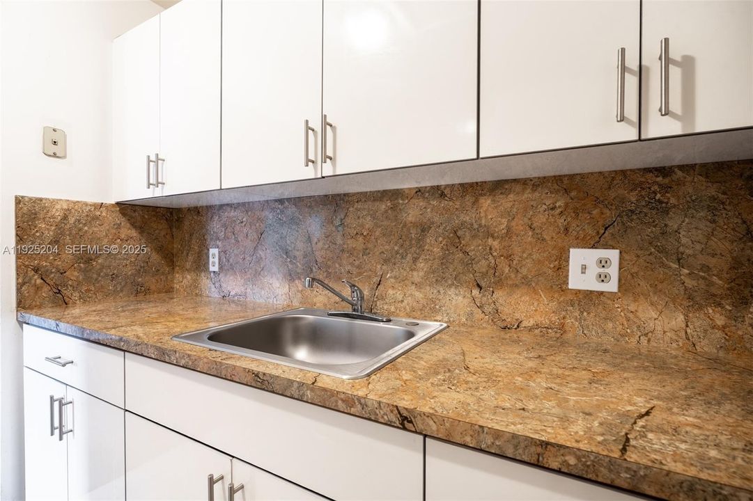 В аренду: $1,695 (1 спален, 1 ванн, 811 Квадратных фут)