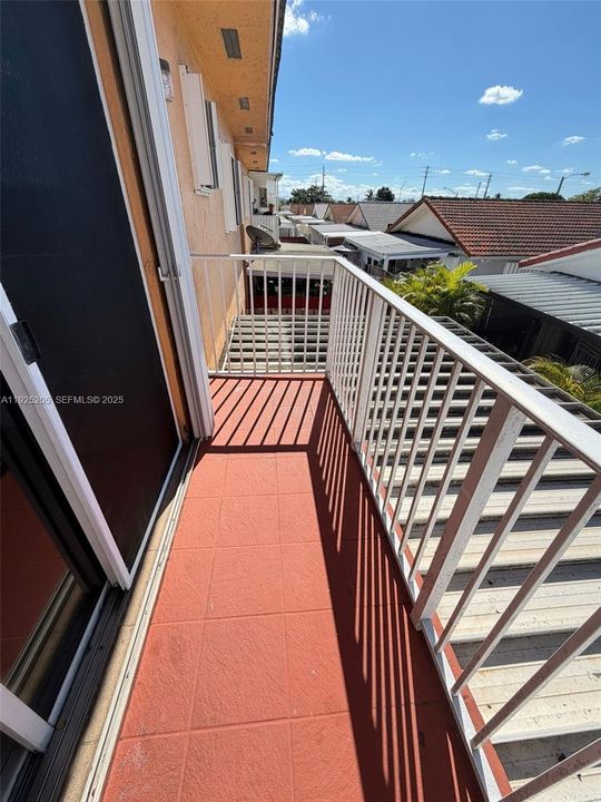 待售: $290,997 (2 贝兹, 2 浴室, 990 平方英尺)