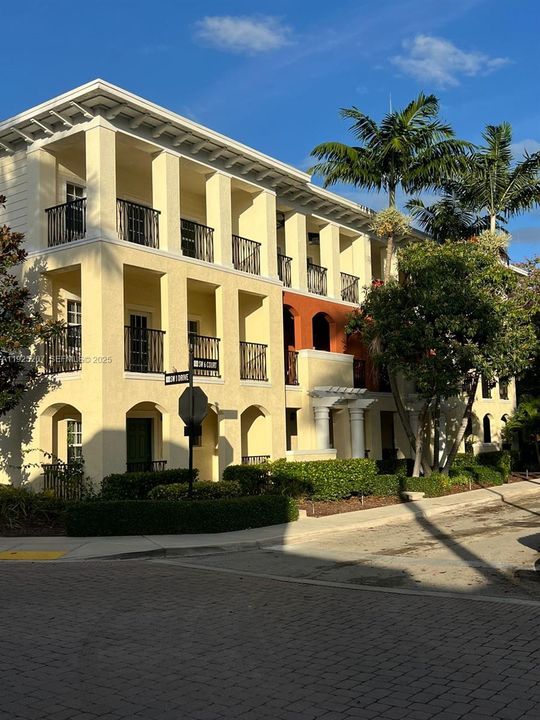 For Rent: $3,200 (3 beds, 2 baths, 2268 Square Feet)