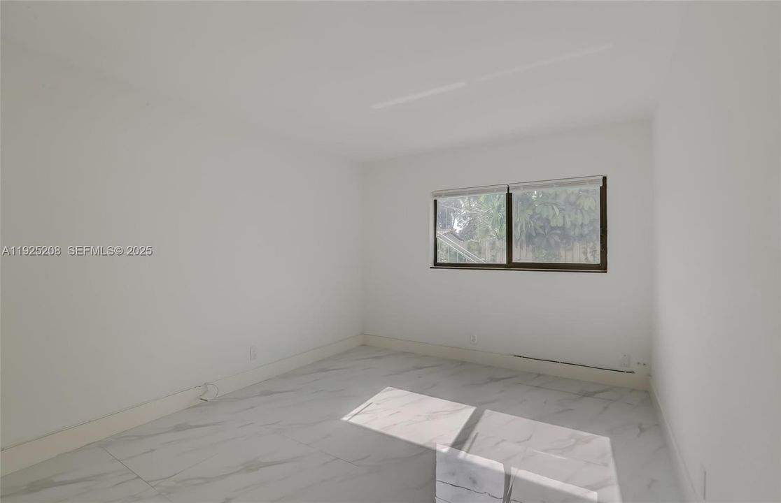 For Rent: $2,100 (2 beds, 1 baths, 900 Square Feet)