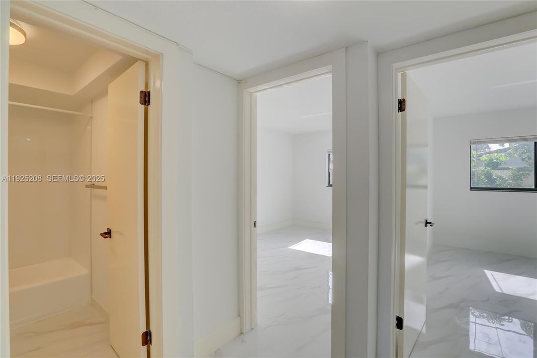 For Rent: $2,100 (2 beds, 1 baths, 900 Square Feet)