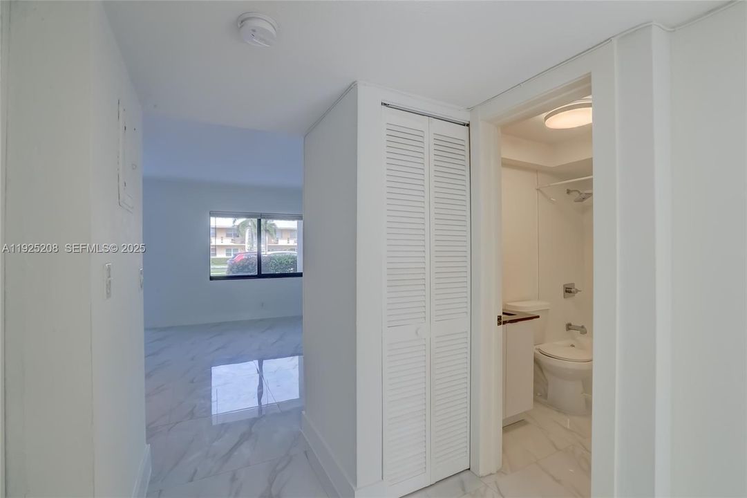 For Rent: $2,100 (2 beds, 1 baths, 900 Square Feet)