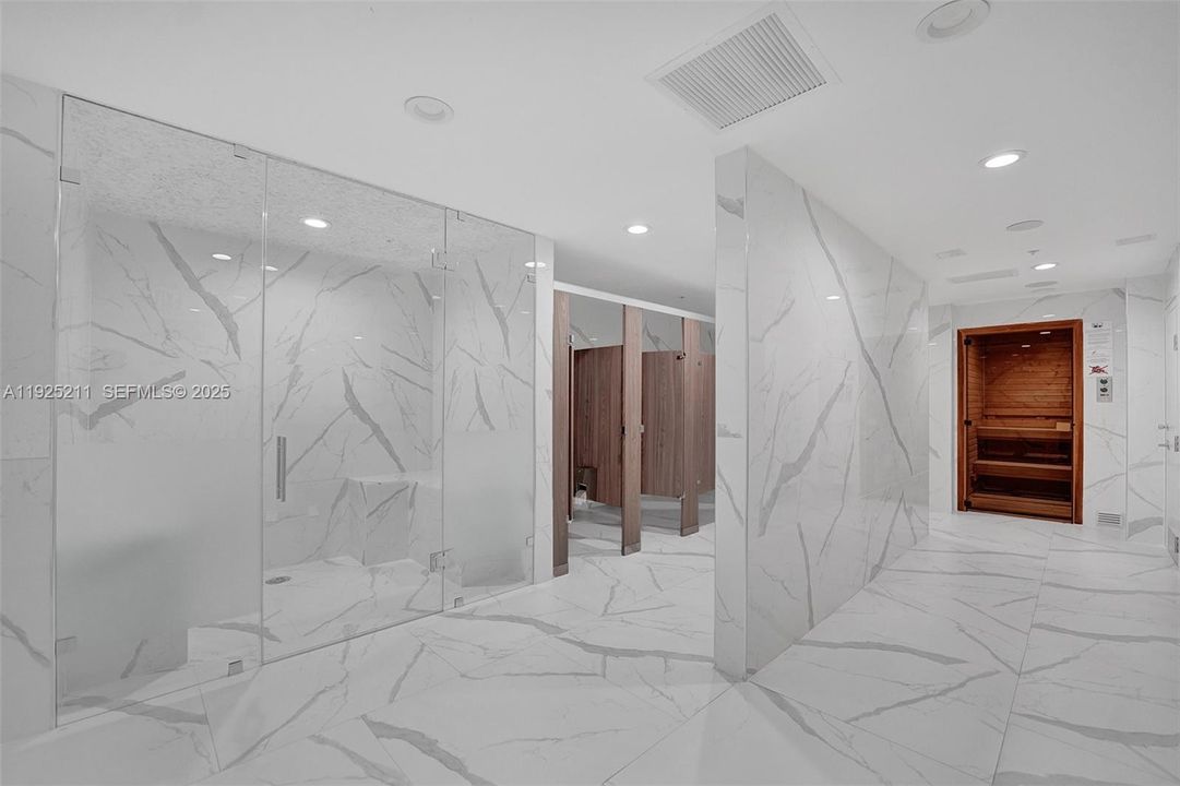 For Sale: $525,000 (1 beds, 1 baths, 773 Square Feet)