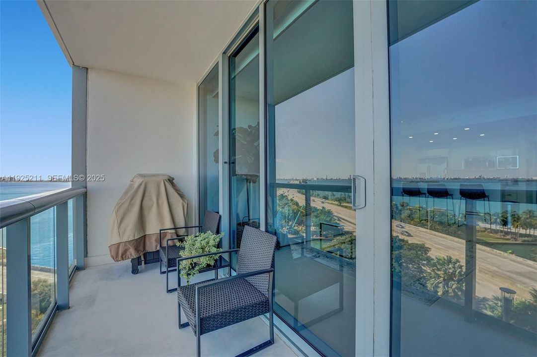 For Sale: $525,000 (1 beds, 1 baths, 773 Square Feet)