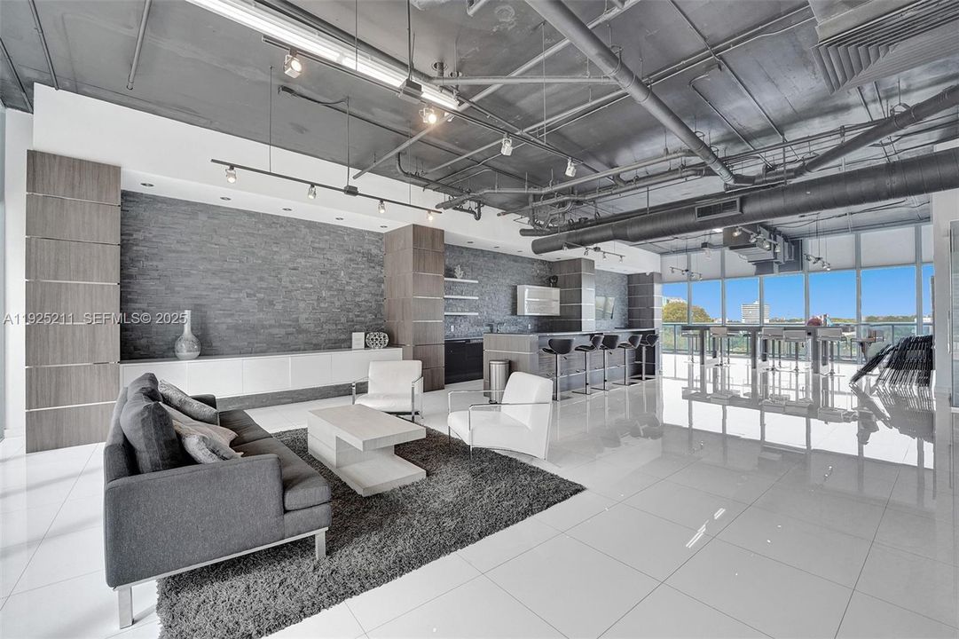 For Sale: $525,000 (1 beds, 1 baths, 773 Square Feet)