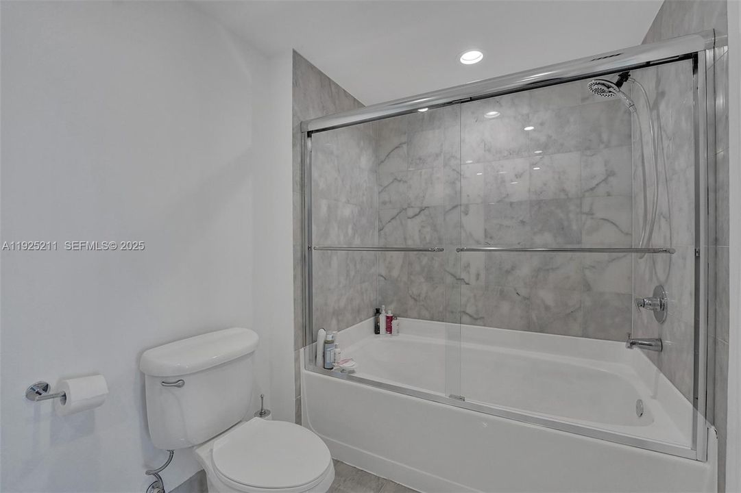For Sale: $525,000 (1 beds, 1 baths, 773 Square Feet)
