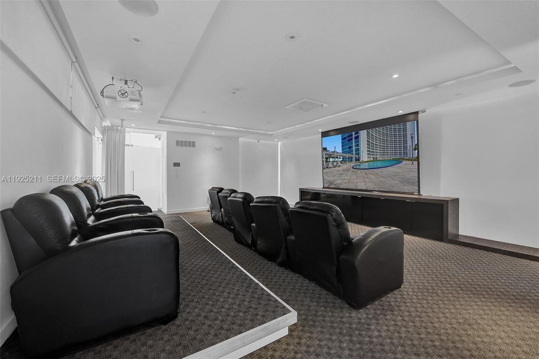 For Sale: $525,000 (1 beds, 1 baths, 773 Square Feet)