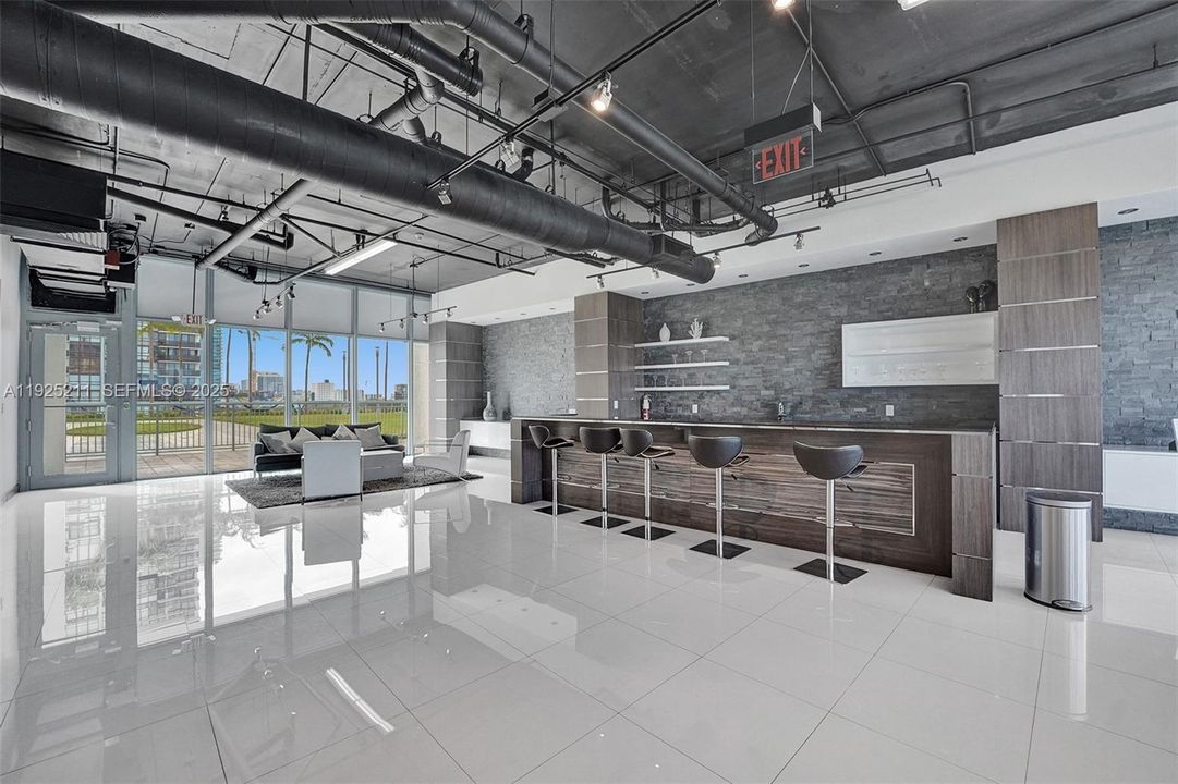 For Sale: $525,000 (1 beds, 1 baths, 773 Square Feet)