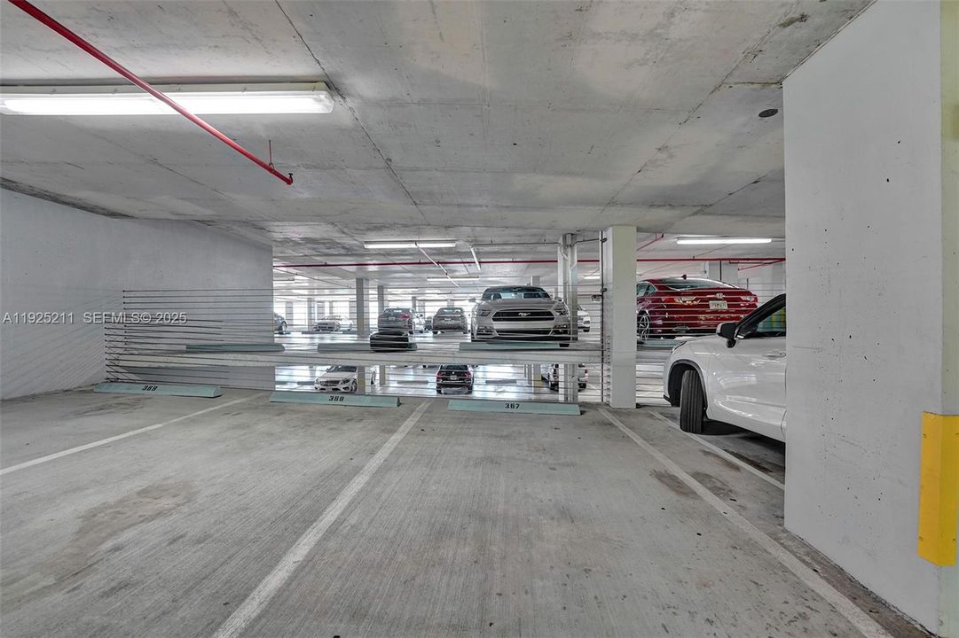 For Sale: $525,000 (1 beds, 1 baths, 773 Square Feet)