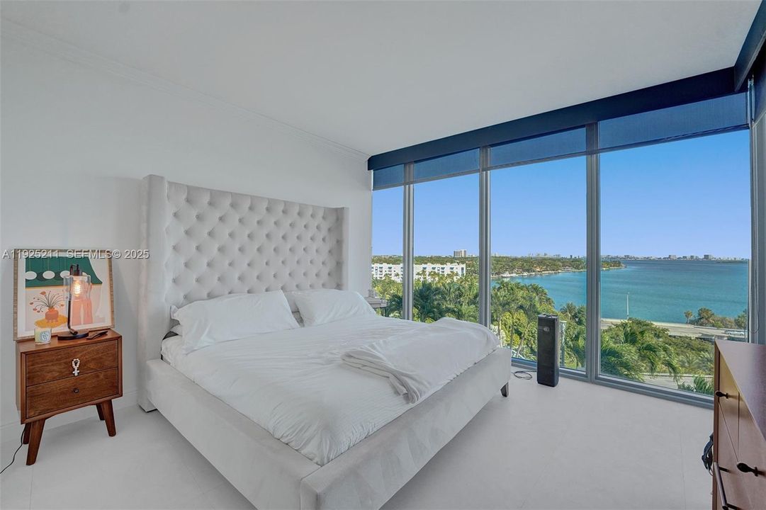 For Sale: $525,000 (1 beds, 1 baths, 773 Square Feet)