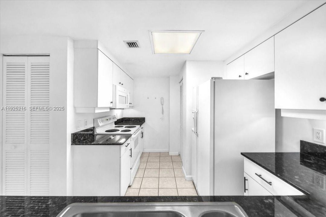 For Rent: $5,000 (2 beds, 2 baths, 1267 Square Feet)