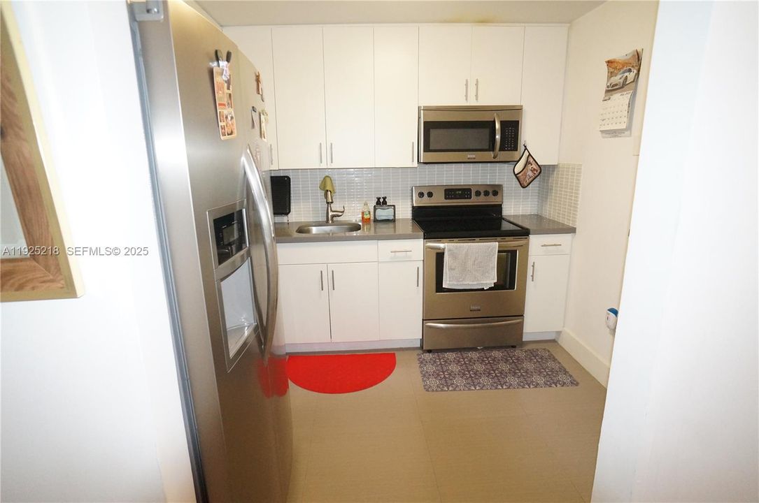 For Rent: $1,750 (1 beds, 1 baths, 720 Square Feet)