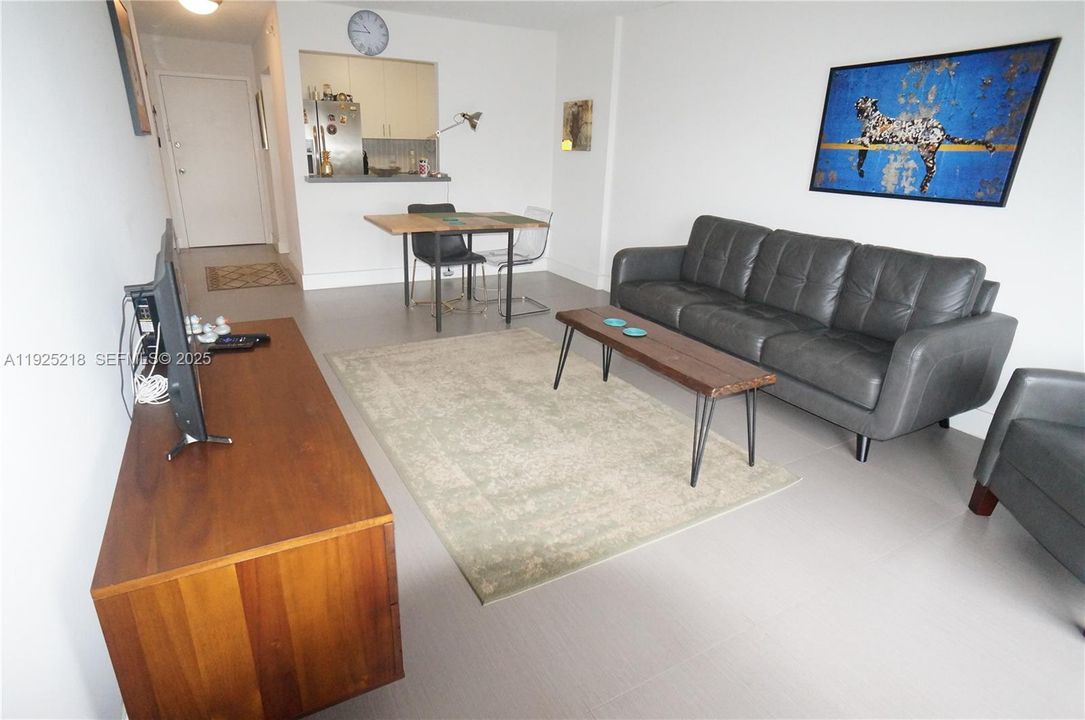 For Rent: $1,750 (1 beds, 1 baths, 720 Square Feet)