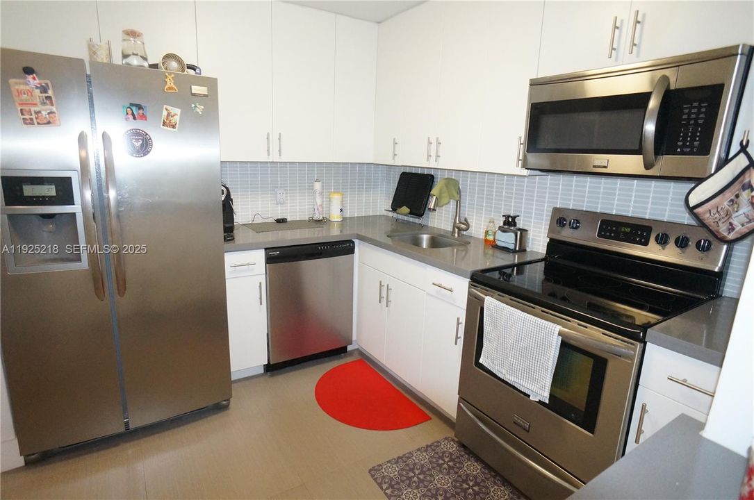For Rent: $1,750 (1 beds, 1 baths, 720 Square Feet)